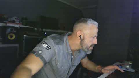 Snapshot of ruffi77 chatting on 01/08/25, 10:06 Chico que rico Caliente online show from 01/08/25, 10:06