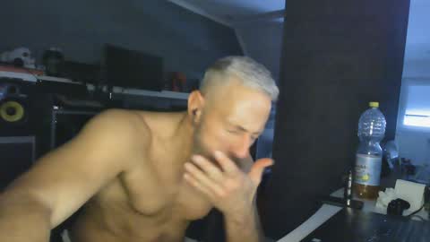 Snapshot of ruffi77 chatting on 01/10/25, 12:15 Chico que rico Caliente online show from 01/10/25, 12:15