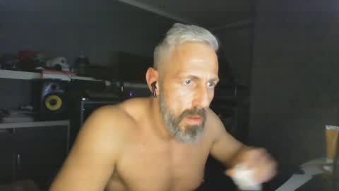 Snapshot of ruffi77 chatting on 01/15/25, 11:10 Chico que rico Caliente online show from 01/15/25, 11:10