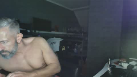 Snapshot of ruffi77 chatting on 01/16/25, 12:02 Chico que rico Caliente online show from 01/16/25, 12:02