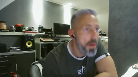 Snapshot of ruffi77 chatting on 01/24/25, 12:20 Chico que rico Caliente online show from 01/24/25, 12:20