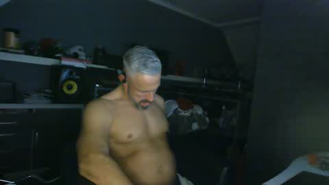 Snapshot of ruffi77 chatting on 02/04/25, 10:45 Chico que rico Caliente online show from 02/04/25, 10:45