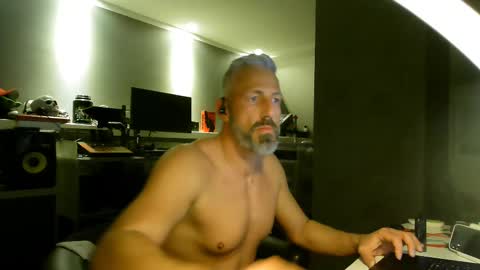 Snapshot of ruffi77 chatting on 02/11/25, 03:29 Chico que rico Caliente online show from 02/11/25, 03:29