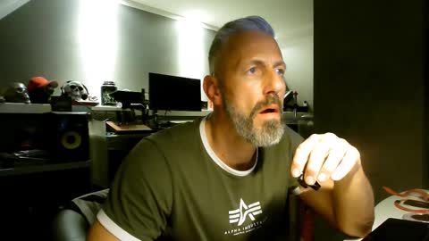 Snapshot of ruffi77 chatting on 02/23/25, 06:23 Chico que rico Caliente online show from 02/23/25, 06:23