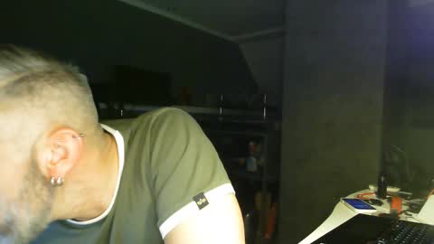 Snapshot of ruffi77 chatting on 02/24/25, 10:36 Chico que rico Caliente online show from 02/24/25, 10:36