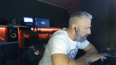 Snapshot of ruffi77 chatting on 03/05/25, 02:14 Chico que rico Caliente online show from 03/05/25, 02:14