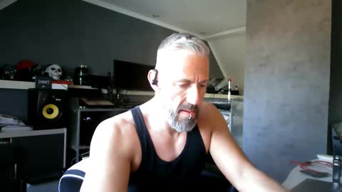 Snapshot of ruffi77 chatting on 03/08/25, 08:33 Chico que rico Caliente online show from 03/08/25, 08:33