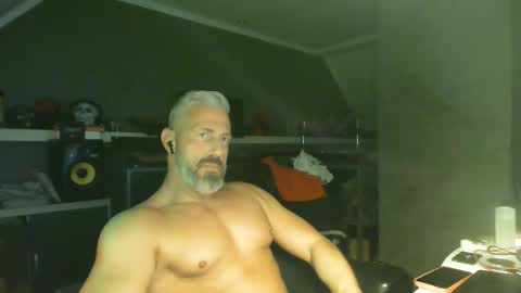 Snapshot of ruffi77 chatting on 09/18/25, 05:31 Chico que rico Caliente online show from 09/18/25, 05:31