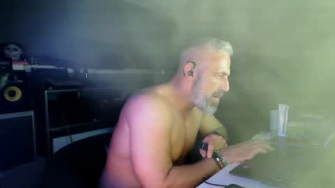 Chico que rico Caliente online show from 03/25/26, 09:26