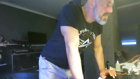 Snapshot of ruffi77 chatting on 05/02/26, 06:24 Chico que rico Caliente online show from 05/02/26, 06:24