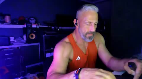 Snapshot of ruffi77 chatting on 06/14/26, 02:24 Chico que rico Caliente online show from 06/14/26, 02:24