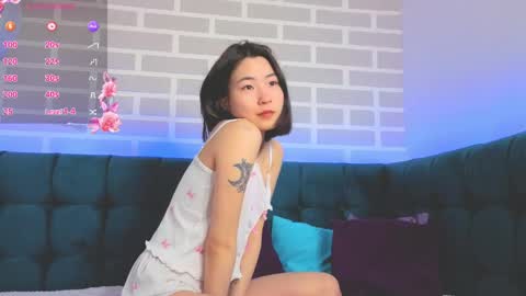 Snapshot of runi_asian chatting on 05/19/26, 01:56 Runi online show from 05/19/26, 01:56
