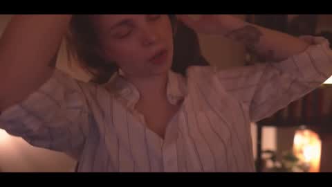 Snapshot of running_with_the_wolves chatting on 11/15/25, 10:37 Elena online show from 11/15/25, 10:37