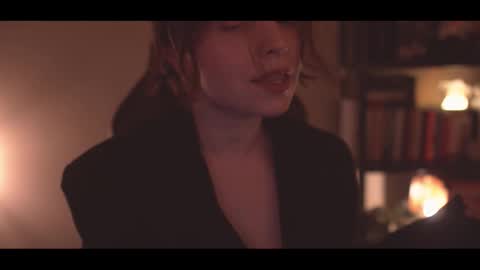 Snapshot of running_with_the_wolves chatting on 11/19/25, 10:43 Elena online show from 11/19/25, 10:43