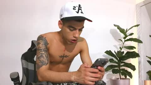  R U S S E L L  online show from 11/10/25, 12:31