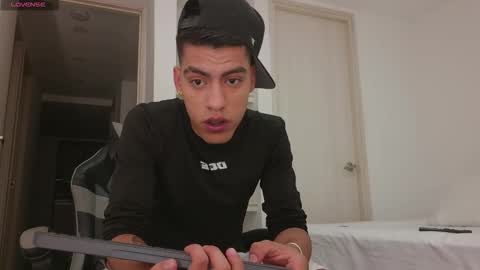  R U S S E L L  online show from 12/20/25, 12:51