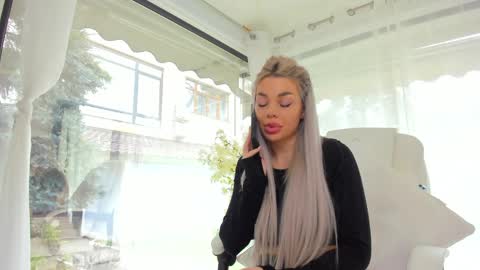 Ava online show from 04/10/26, 08:19