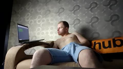 Snapshot of russianbear1917 chatting on 12/25/24, 05:58 Mike online show from 12/25/24, 05:58