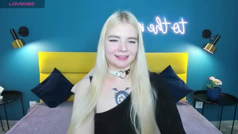 Snapshot of ruthbryant chatting on 10/08/25, 01:14 ruthbryant online show from 10/08/25, 01:14