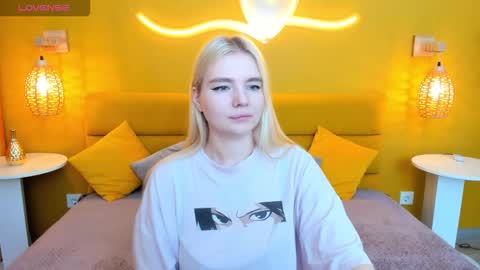 Snapshot of ruthbryant chatting on 10/18/25, 01:52 ruthbryant online show from 10/18/25, 01:52