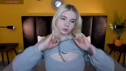 Snapshot of ruthbryant chatting on 11/25/25, 12:43 ruthbryant online show from 11/25/25, 12:43