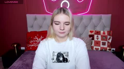 Snapshot of ruthbryant chatting on 12/01/25, 12:48 ruthbryant online show from 12/01/25, 12:48