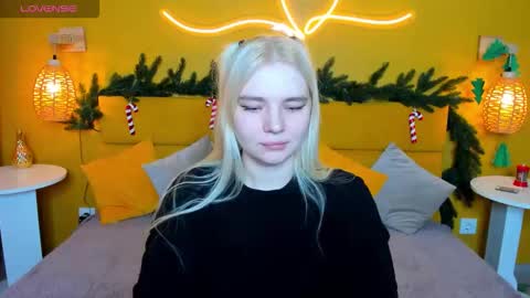 Snapshot of ruthbryant chatting on 12/14/25, 12:38 ruthbryant online show from 12/14/25, 12:38