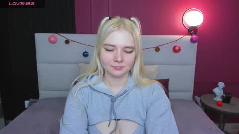 Snapshot of ruthbryant chatting on 12/15/25, 12:37 ruthbryant online show from 12/15/25, 12:37