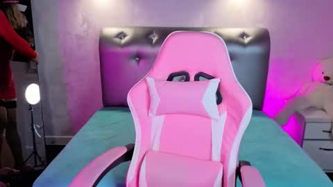 Snapshot of ruthspaces chatting on 11/27/25, 01:07 ruthspaces online show from 11/27/25, 01:07