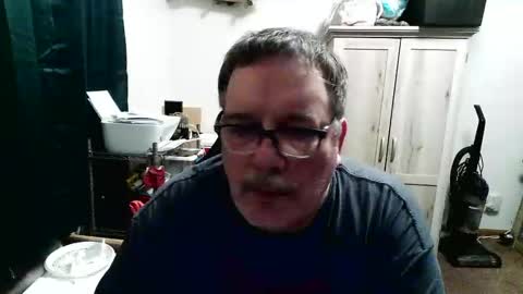 Snapshot of rwzar_1965 chatting on 04/22/26, 01:52 rwzar_1965 online show from 04/22/26, 01:52