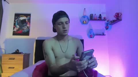 Snapshot of ryan15_ chatting on 01/25/25, 04:46 Ryan 15 online show from 01/25/25, 04:46