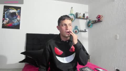 Snapshot of ryan15_ chatting on 02/13/25, 11:17 Ryan 15 online show from 02/13/25, 11:17