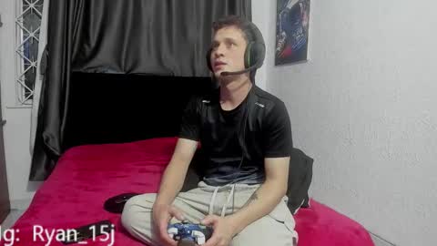 Snapshot of ryan15_ chatting on 09/15/25, 12:43 Ryan 15 online show from 09/15/25, 12:43