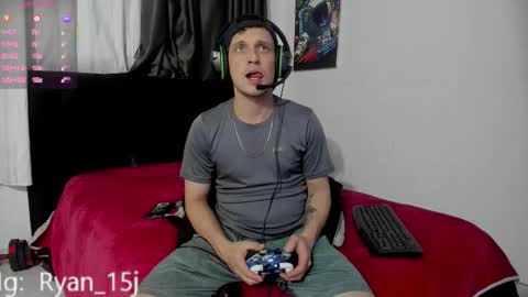 Snapshot of ryan15_ chatting on 09/30/25, 01:43 Ryan 15 online show from 09/30/25, 01:43