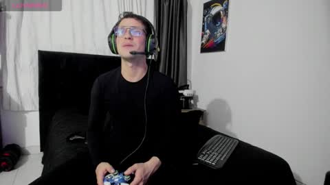 Snapshot of ryan15_ chatting on 10/22/25, 02:01 Ryan 15 online show from 10/22/25, 02:01