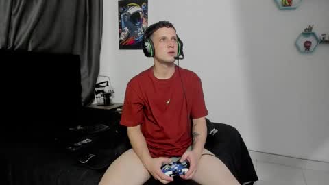 Snapshot of ryan15_ chatting on 11/04/25, 12:32 Ryan 15 online show from 11/04/25, 12:32