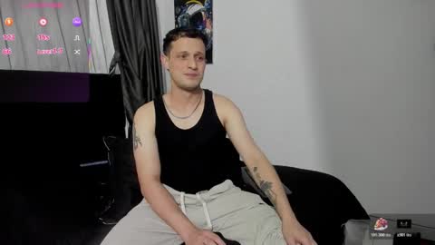 Snapshot of ryan15_ chatting on 11/17/25, 01:44 Ryan 15 online show from 11/17/25, 01:44