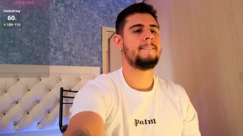 Snapshot of ryan_evanns chatting on 09/10/25, 12:38 R Y A N online show from 09/10/25, 12:38