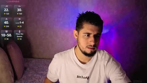 Snapshot of ryan_evanns chatting on 09/18/25, 12:40 R Y A N online show from 09/18/25, 12:40