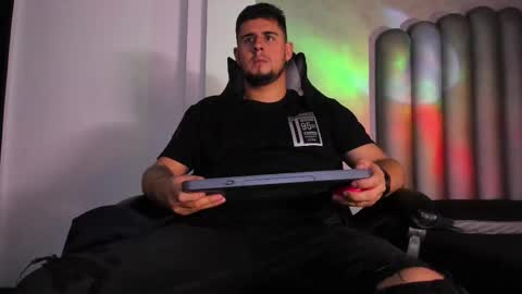 Snapshot of ryan_evanns chatting on 09/21/25, 04:58 R Y A N online show from 09/21/25, 04:58