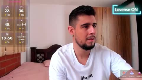 Snapshot of ryan_evanns chatting on 10/15/25, 01:33 R Y A N online show from 10/15/25, 01:33