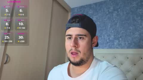 Snapshot of ryan_evanns chatting on 12/01/25, 10:37 R Y A N online show from 12/01/25, 10:37