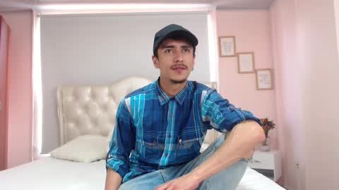 Snapshot of ryan_maxy chatting on 01/22/25, 02:14 ryan online show from 01/22/25, 02:14