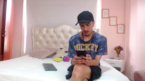 Snapshot of ryan_maxy chatting on 02/01/25, 04:11 ryan online show from 02/01/25, 04:11