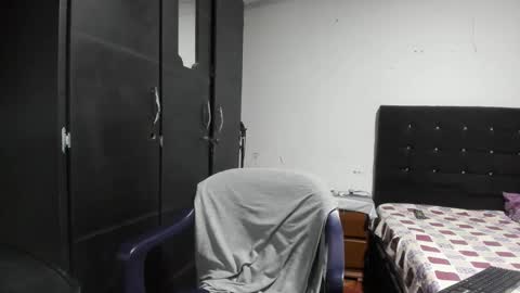 ryan_xc1 online show from 01/14/26, 03:01