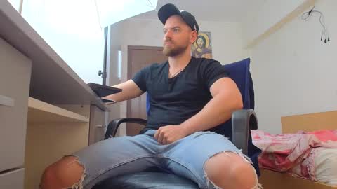 Snapshot of ryanstone_ chatting on 05/01/26, 05:45 Ryanstone online show from 05/01/26, 05:45