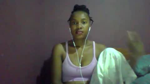 Snapshot of rycie chatting on 10/27/25, 04:38 Rycie online show from 10/27/25, 04:38