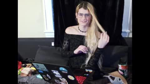 Snapshot of ryn_michele chatting on 12/18/24, 12:29 Ryn Michele online show from 12/18/24, 12:29
