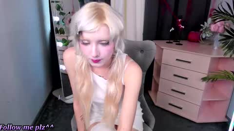 Snapshot of ryoba_coy chatting on 11/21/25, 09:30 Ryoba Like and subscribe to help make the rating better and I will doing a grait show for u online show from 11/21/25, 09:30