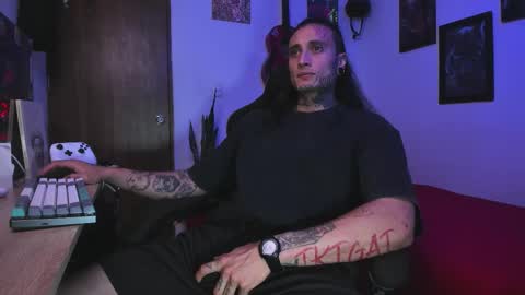 Snapshot of ryuk_it chatting on 01/17/26, 02:05 leopmonk help me reach 100 thumbs up online show from 01/17/26, 02:05